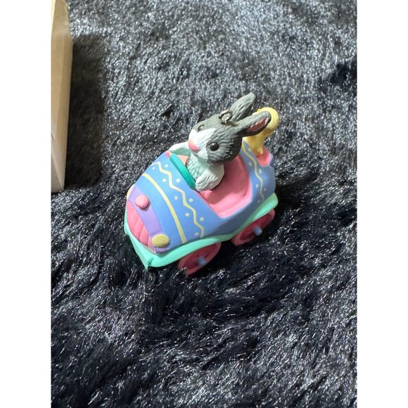 1998 Hallmark Keepsake Here Comes Easter Ornament Bunny & Chick Figurine - Picture 2 of 8